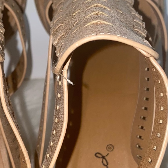Brand New QUPID Tan Strappy Peep Toe Heeled Sandal -  SIZE 10 (box included) - Picture 9 of 12